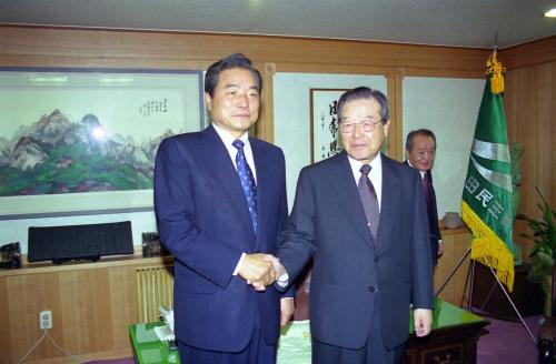 이한동 국무총리 김종필 자민련 명예총재 예방 이미지