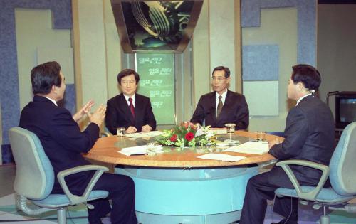 이한동 국무총리 KBS-1TV 일요진단 녹화 이미지