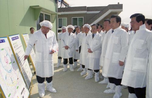 이한동 국무총리 구제역 관련 현장방문 이미지