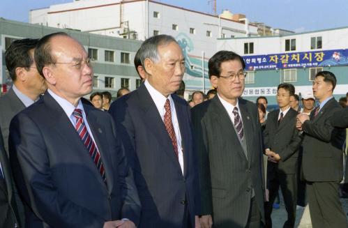 김석수 국무총리 부산 자갈치시장 방문 이미지