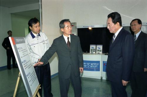 고건 국무총리 제3회 산학합동산업기술대전 개막식 참석 이미지