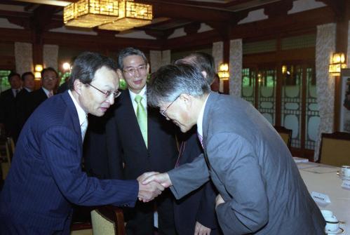 이해찬 국무총리 국정현안정책조정회의 주재 이미지