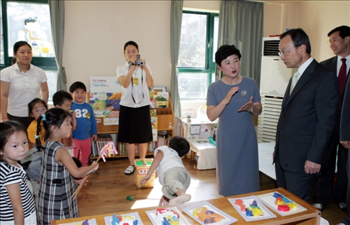 이해찬 국무총리 곡교어린이집 방문 이미지