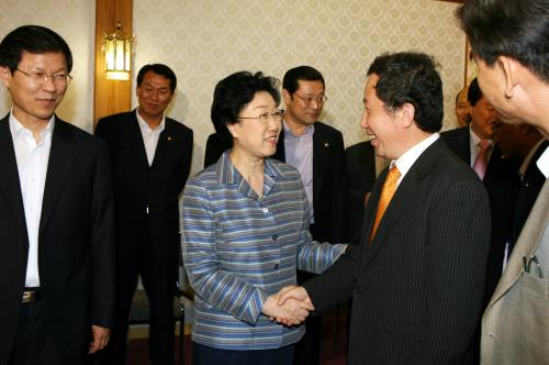 한명숙 국무총리 제3차 고위당정정책조정 회의 이미지