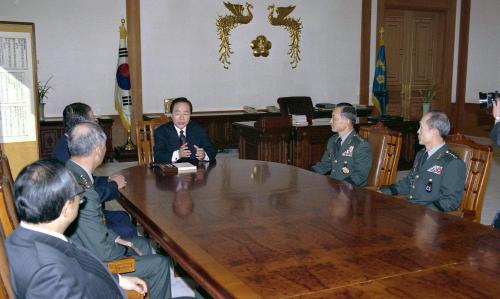 김영삼 대통령 육군참모총장, 연합사부사령관 임명장 수여식 이미지