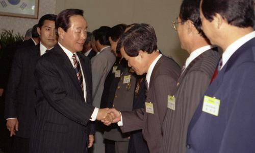 김영삼 대통령 전라북도 업무보고 청취 이미지