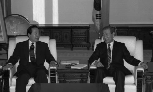 김영삼 대통령 노태우 전 대통령과 환담 이미지