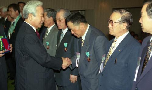 김영삼 대통령 중소기업 전진대회 참석 이미지