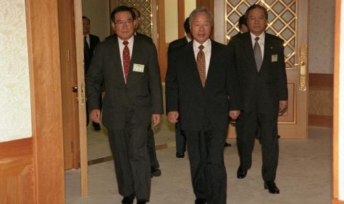 김영삼 대통령 금융개혁위원회의 주재 이미지