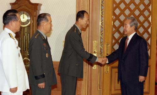 김영삼 대통령 군 주요간부 접견 및 오찬 이미지