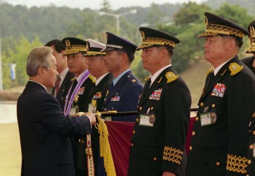 김영삼 대통령 제49주년 국군의 날 행사 참석 이미지