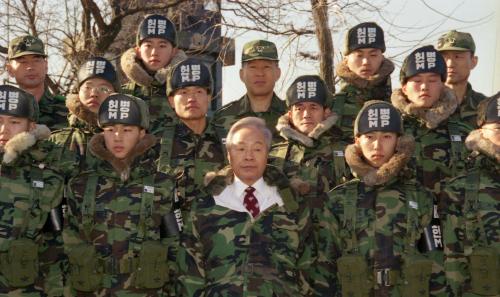 김영삼 대통령 전방부대 시찰 이미지