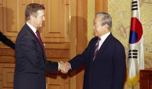 김영삼 대통령 William Cohen 미국 국방장관 접견 이미지