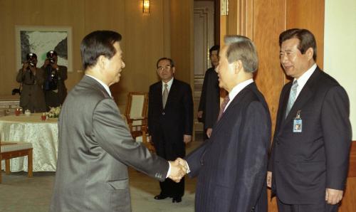 김대중 대통령 김영삼 전직 대통령와 오찬 이미지