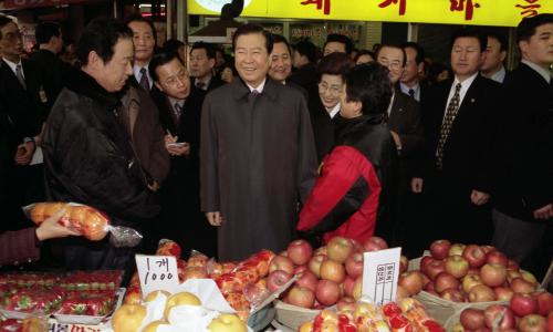 김대중 대통령 시범 재래(우림)시장 방문 이미지