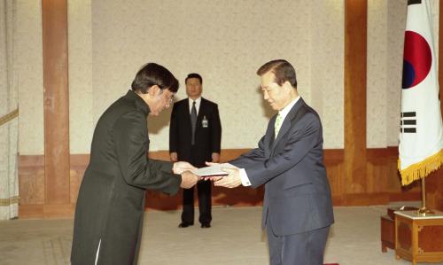 김대중 대통령 신임 주한(인도, 터키, 슬로베니아)대사 신임장 제정식 이미지