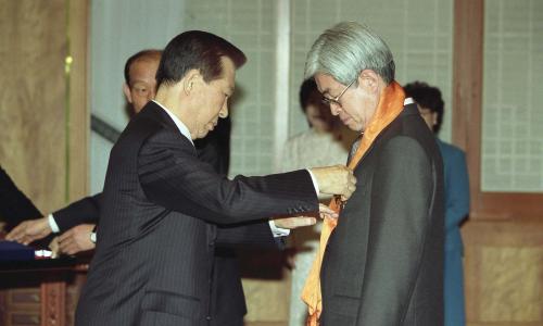 김대중 대통령 송진훈 대법관 서훈 이미지