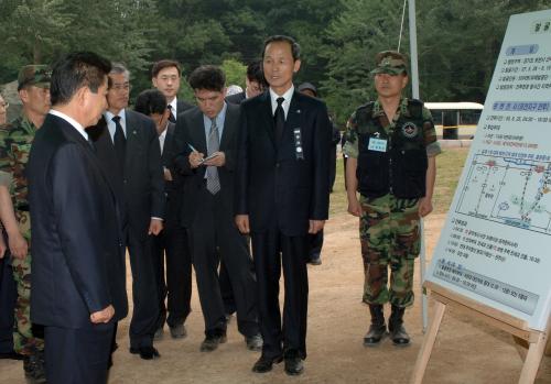 노무현 대통령 전사자 유해발굴 현장방문 이미지