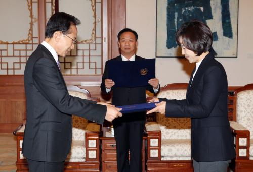 이명박 대통령 김소영 대법관 임명장 수여식 이미지