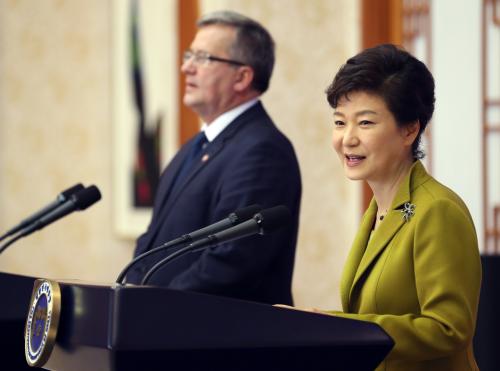 박근혜 대통령 한-폴란드 정상 기자회견 이미지