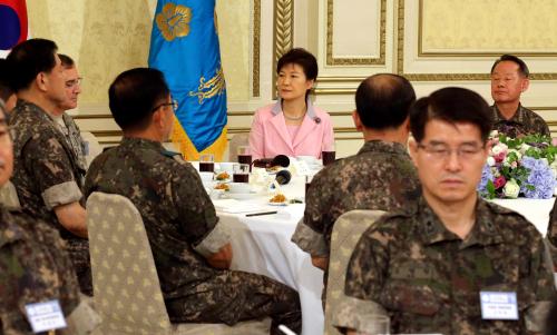 박근혜 대통령 전군 주요 지휘관 오찬 이미지